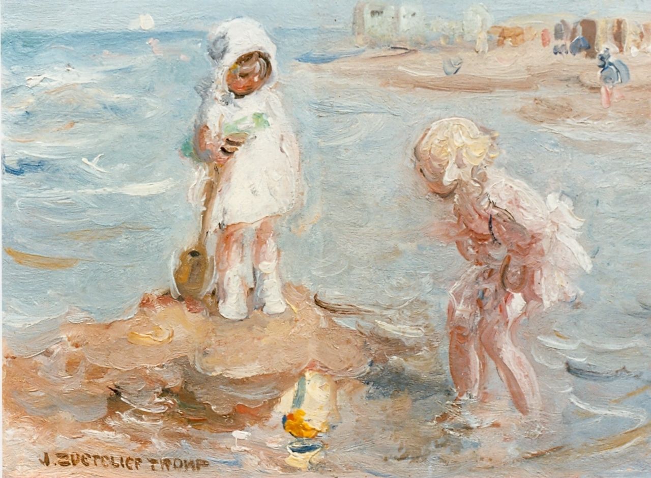 Zoetelief Tromp J.  | Johannes 'Jan' Zoetelief Tromp, Children playing on the beach, oil on canvas 19.0 x 26.5 cm, signed l.l.