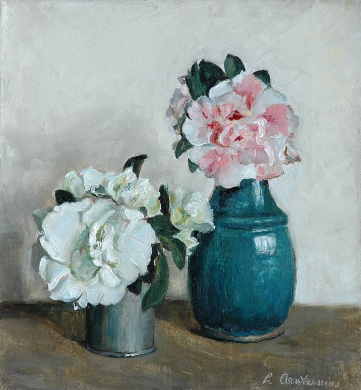 Arntzenius E.C.  | Elise Claudine Arntzenius, Two vases with roses, oil on canvas 28.3 x 26.2 cm, signed l.r.