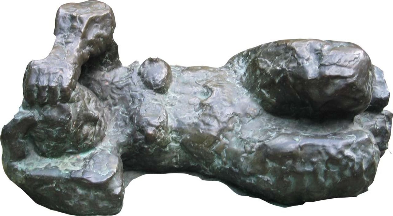 Onbekend | Reclining nude, bronze, 46.0 x 96.0 cm, signed with initials ['H.K.'?] on the base