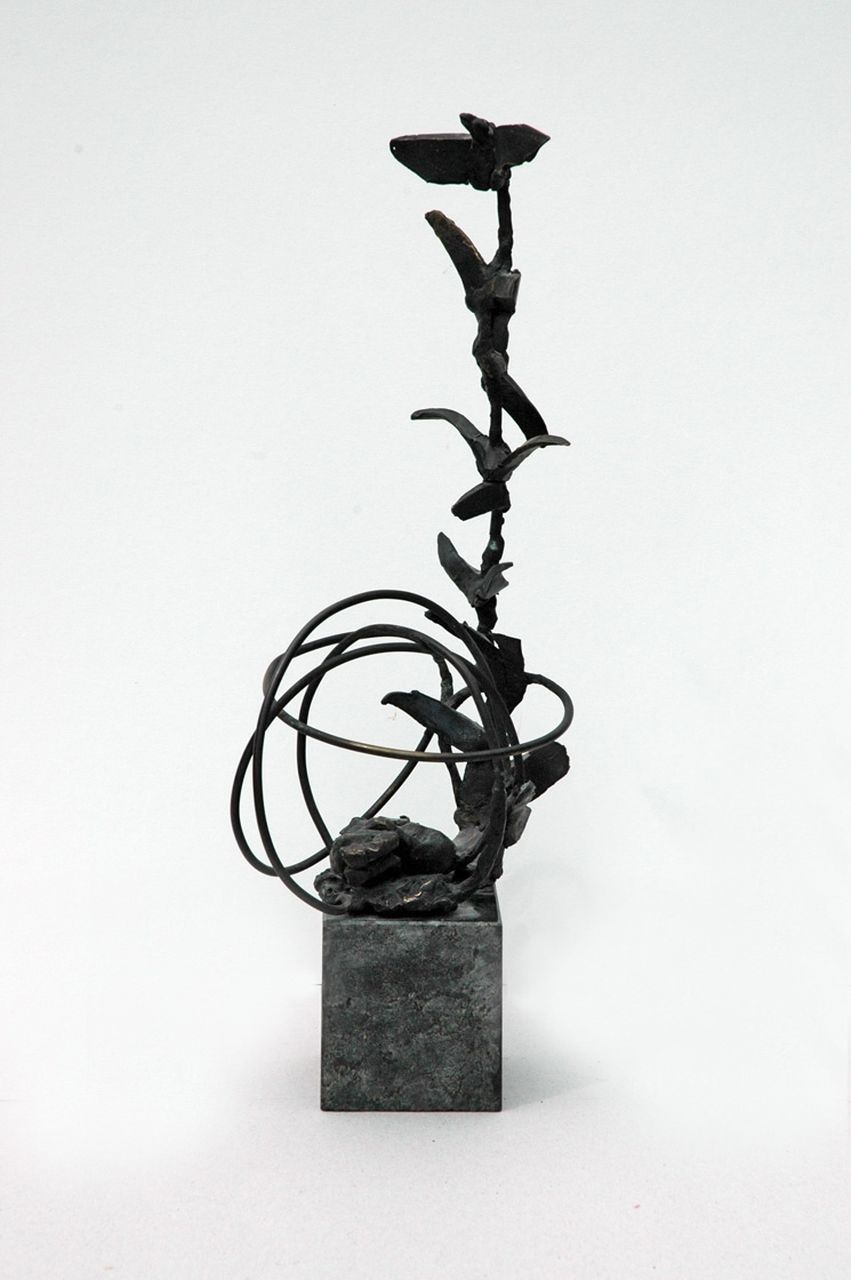 Menger T.  | Truus Menger, Sleeping child amongst rising birds, bronze 40.0 x 12.7 cm