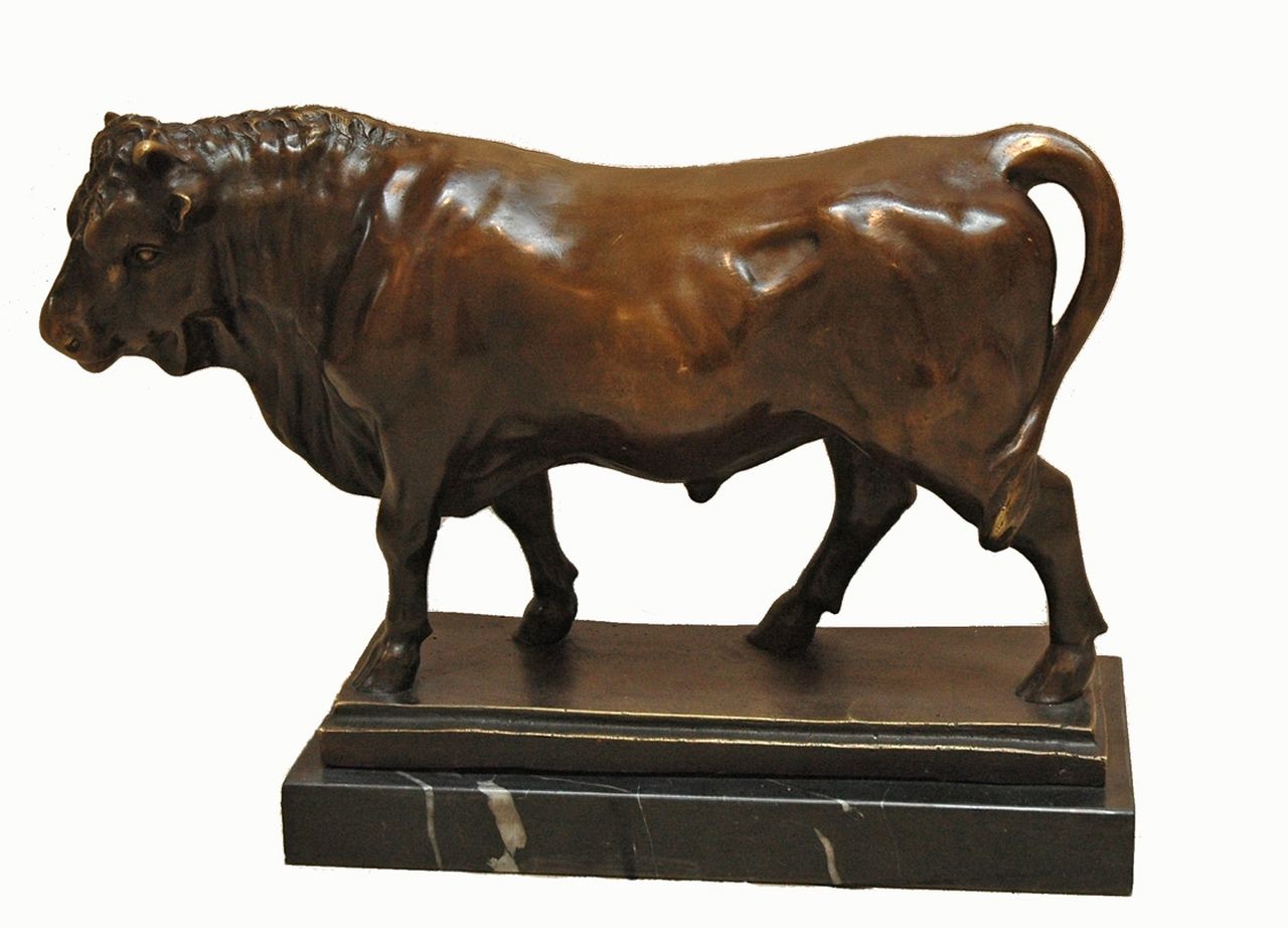 B.C. Zheng | Bull, bronze, 34.1 x 48.0 cm