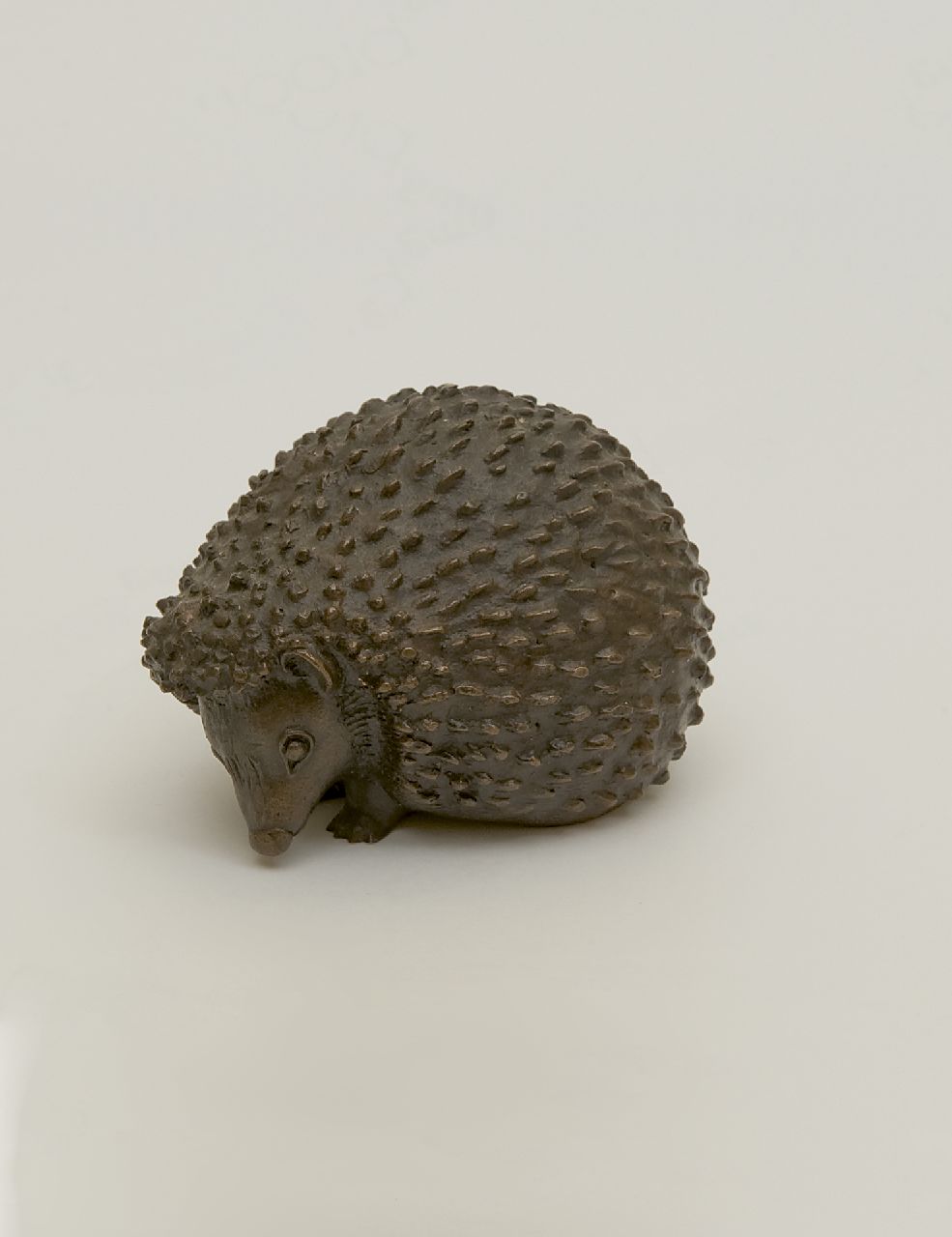 Scherf L.  | Luise Scherf, Hedgehog, bronze 7.2 x 9.7 cm, signed on bottom and manufactured circa 1950