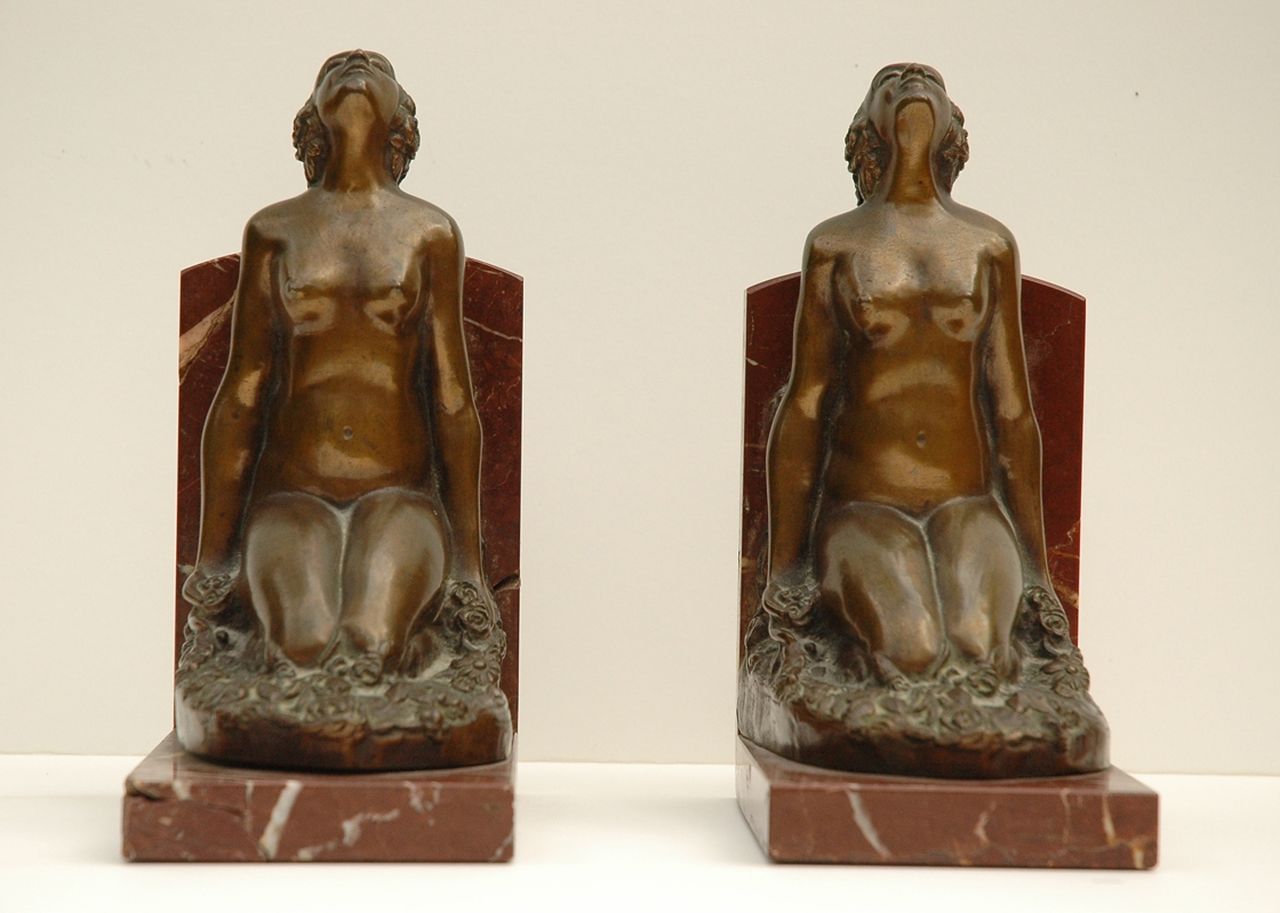 R. Charlot | Book ends (2), bronze and marble, 21.9 x 10.0 cm, signed on the bronze base