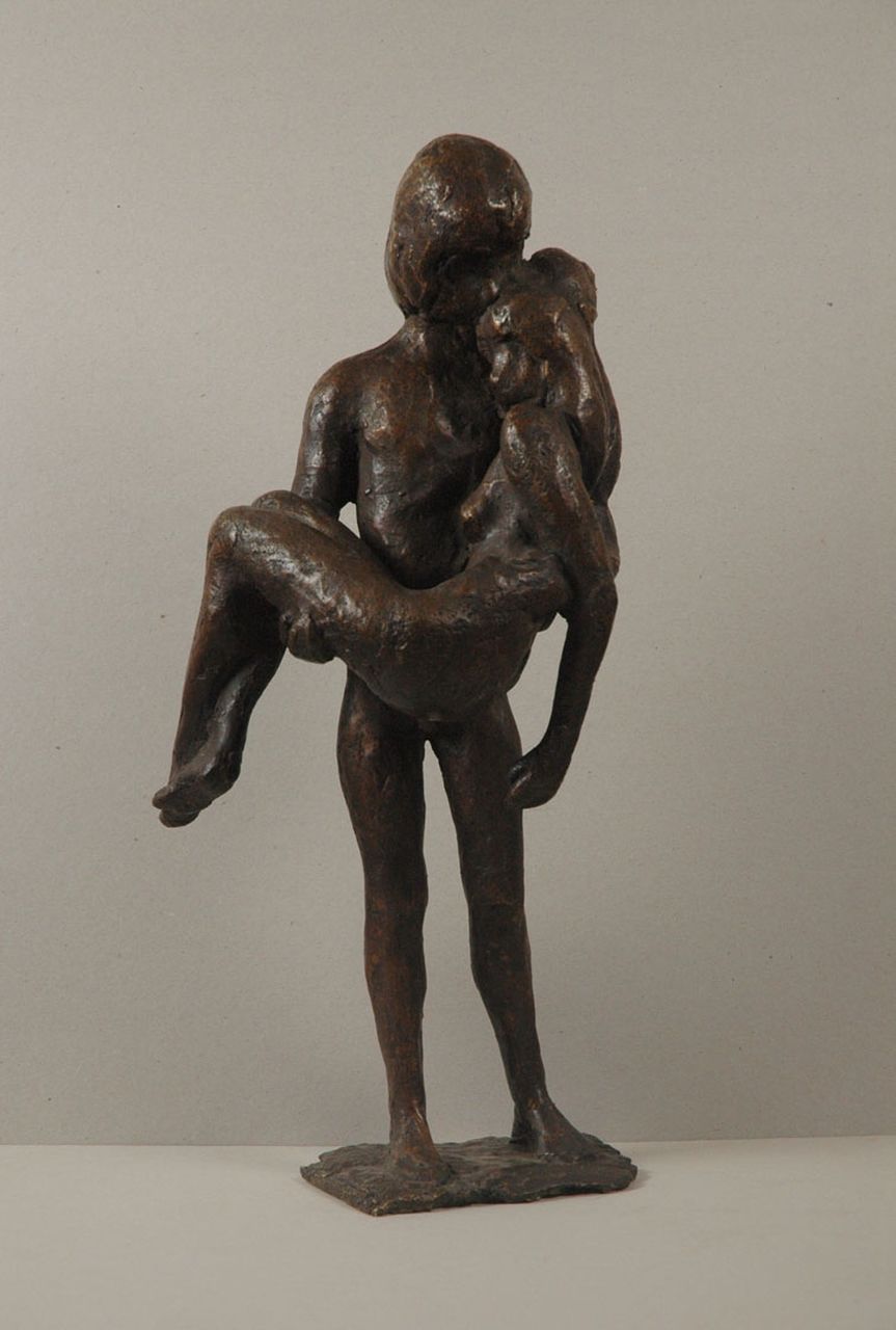 Karel Gomes | Man holding a woman in his arms, bronze, 46.0 x 22.0 cm