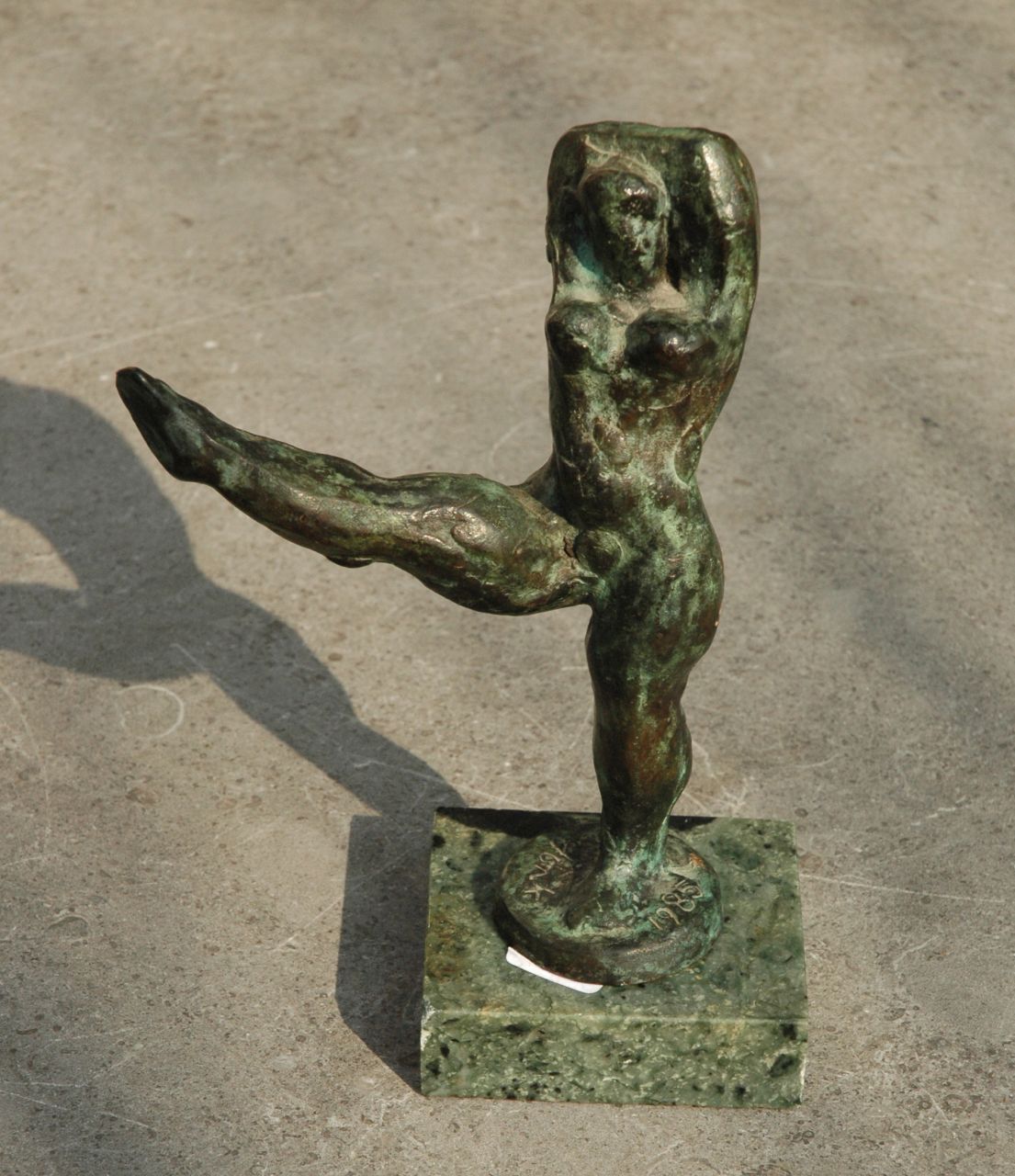 Jonk N.  | Nicolaas 'Nic' Jonk, A dancer with a stretched leg, bronze 15.0 x 9.5 cm, signed on the bronze base and executed 1985