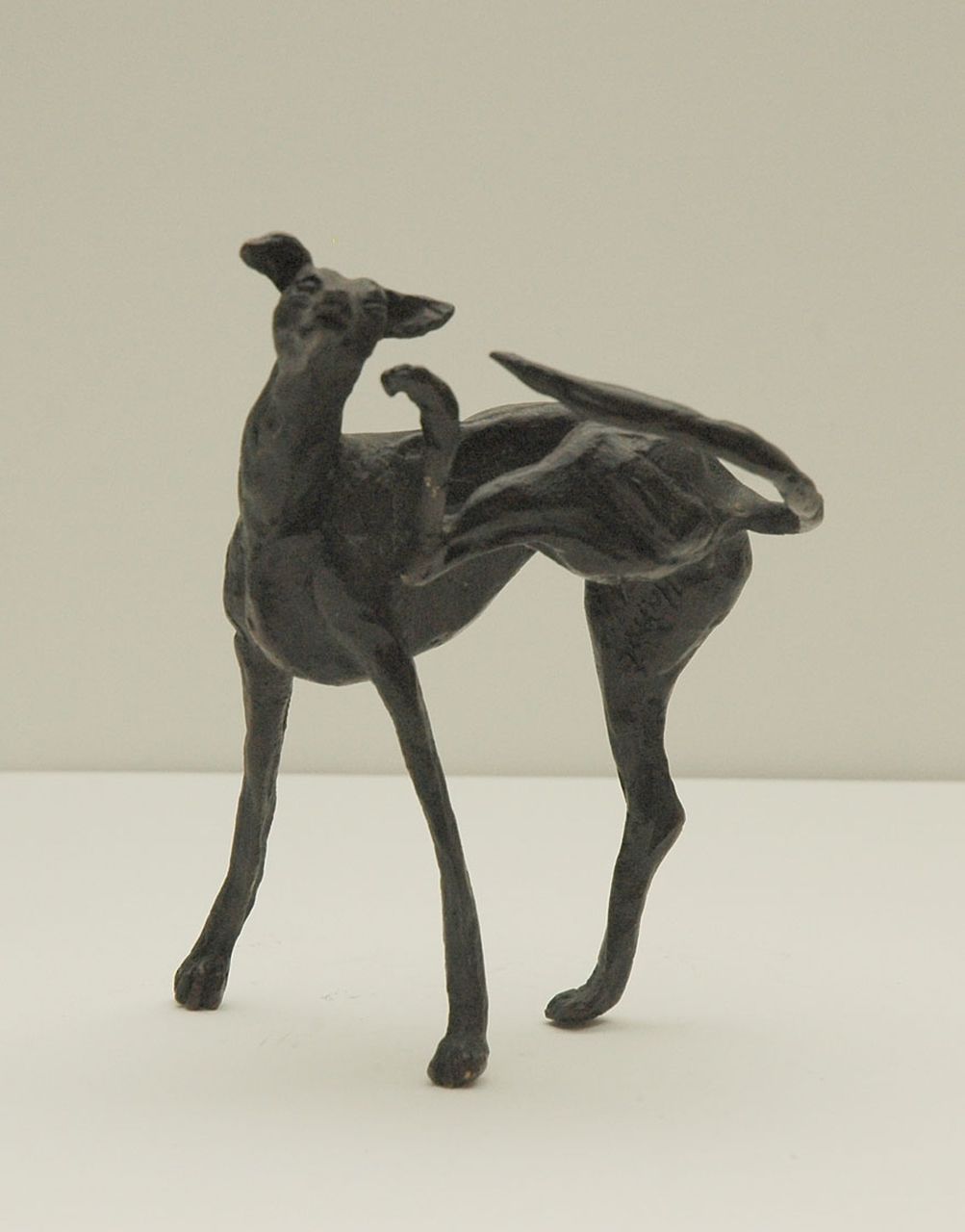 Glen H.  | Harriet Glen, The greyhound, bronze 10.3 x 8.0 cm, signed on right rear foot