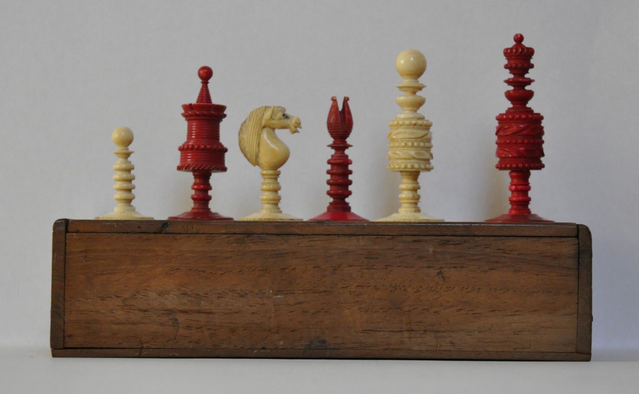 Schaakset   | Schaakset, Chess set, England, ivory 8.5 x 4.5 cm, executed mid 19th century