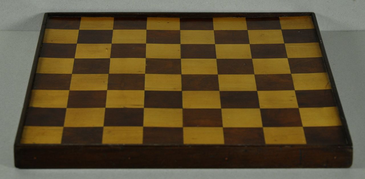Schaakbord   | Schaakbord, A walnut and mahogany games board, Germany, mahogany and walnutwood 37.0 x 37.0 cm, circa 1850