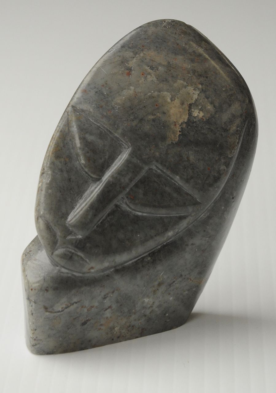 Expressionistische School, begin 20e eeuw | Portrait of a man, soapstone, 12.3 x 9.5 cm