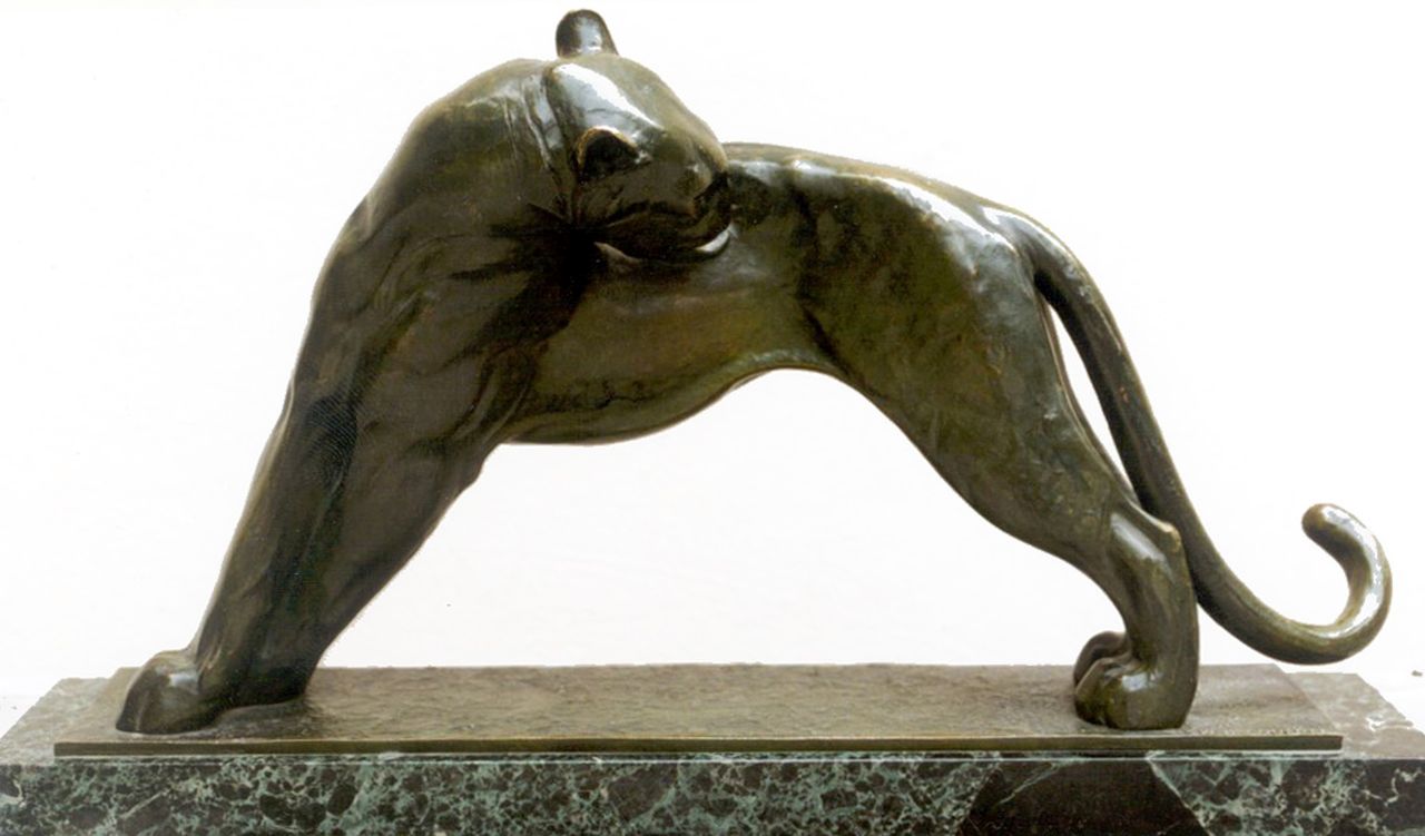 André Vincent Becquerel | A panther, bronze, 30.0 x 60.0 cm