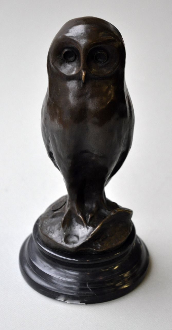 Franse School, 19e eeuw   | Franse School, 19e eeuw, Owl, bronze 24.8 x 8.4 cm, signed 'Milo' on bronze base