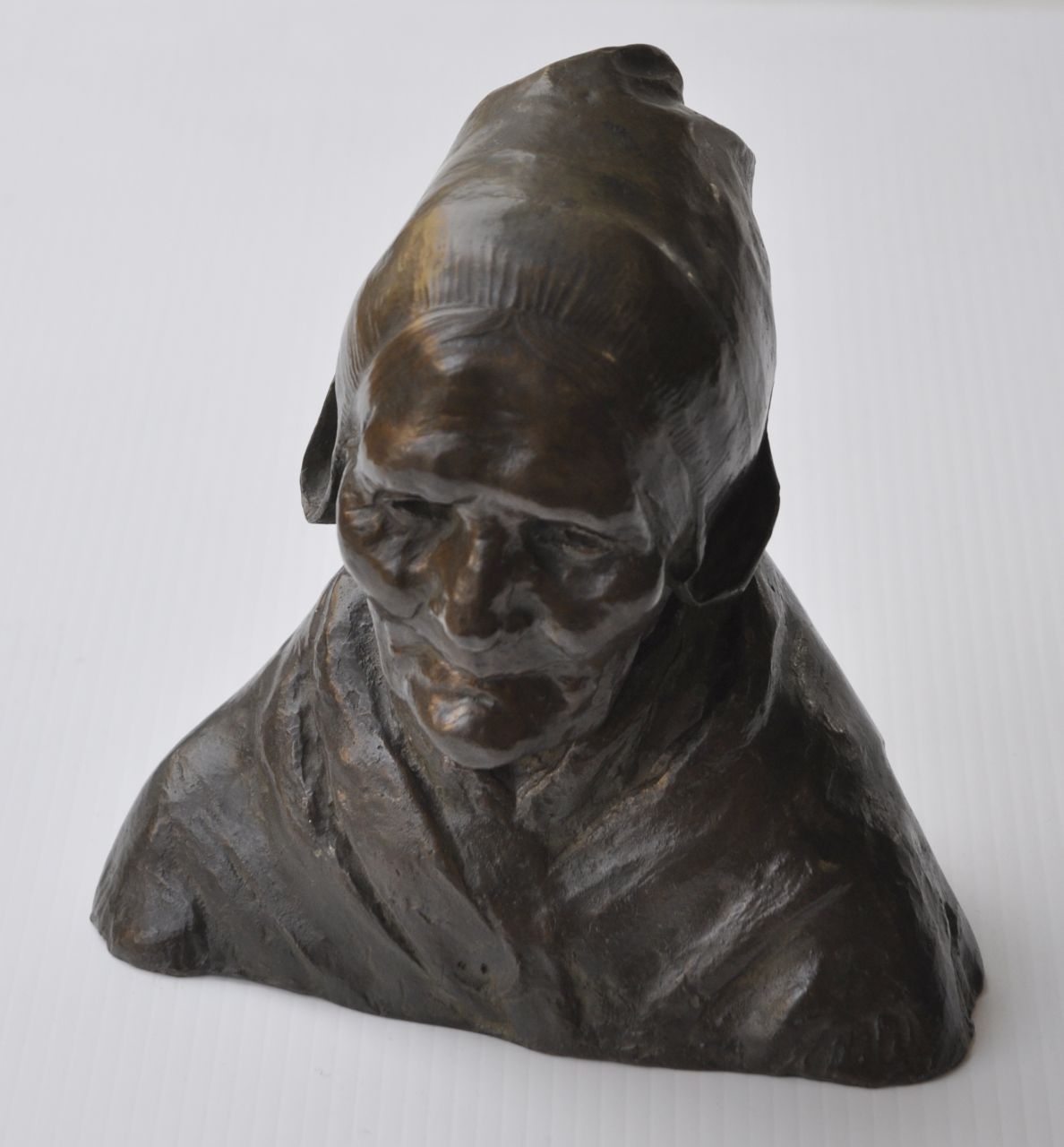 Wijk C.H.M. van | 'Charles' Henri Marie van Wijk, Krijntje, bronze 23.0 x 22.0 cm, signed on the back of the base and executed ca. 1903