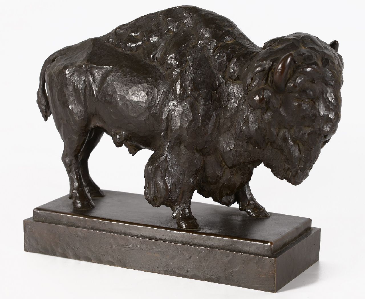 Europese School, begin 20e eeuw   | Europese School, begin 20e eeuw, Bison, bronze 19.0 x 25.0 cm, signed on the base  'I. Vonka' and dated 1913