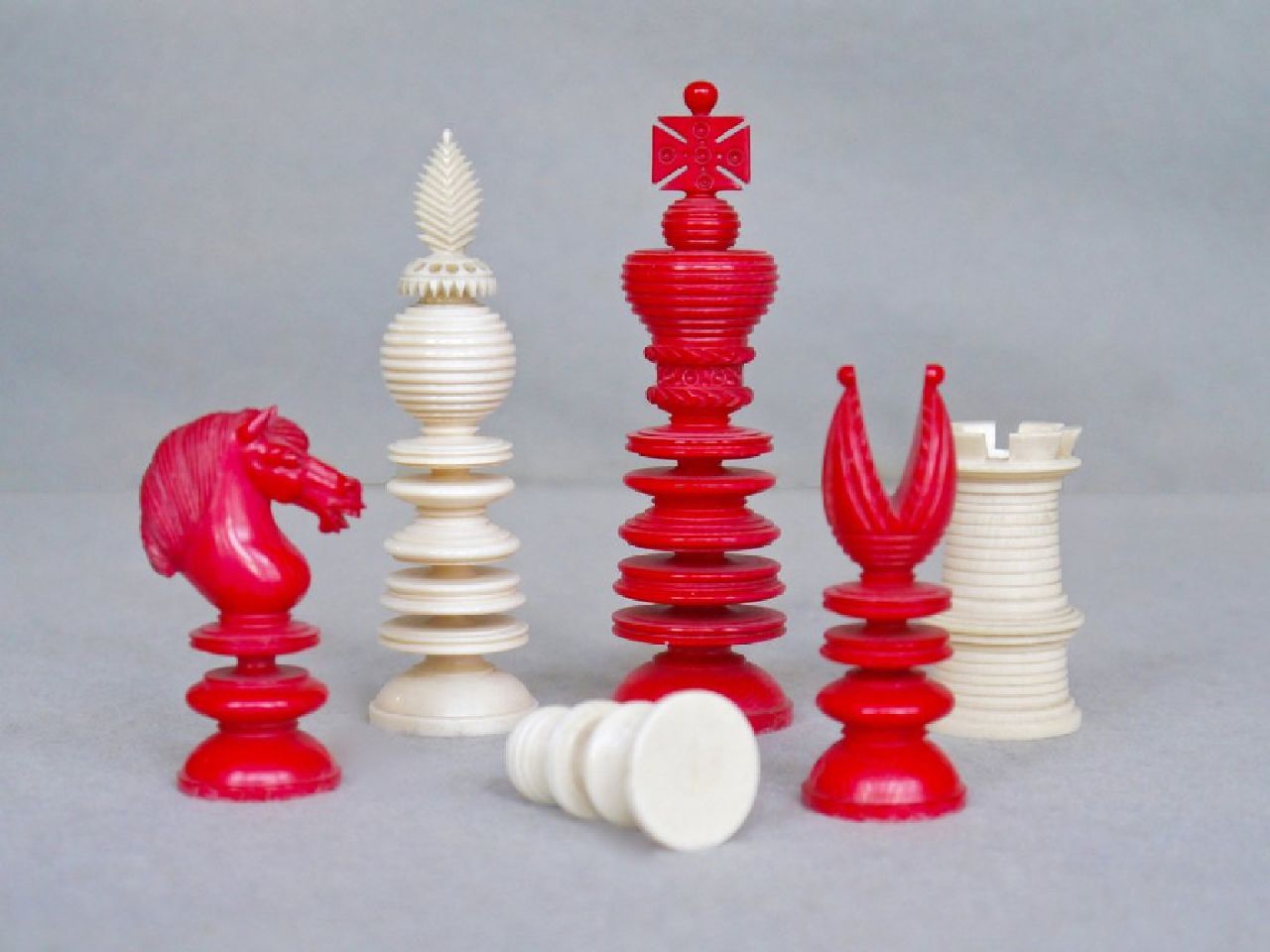 Schaakset   | Schaakset | Sculptures and objects offered for sale | Lund Pattern chess set, ivory 9.5 cm, executed ca. 1840