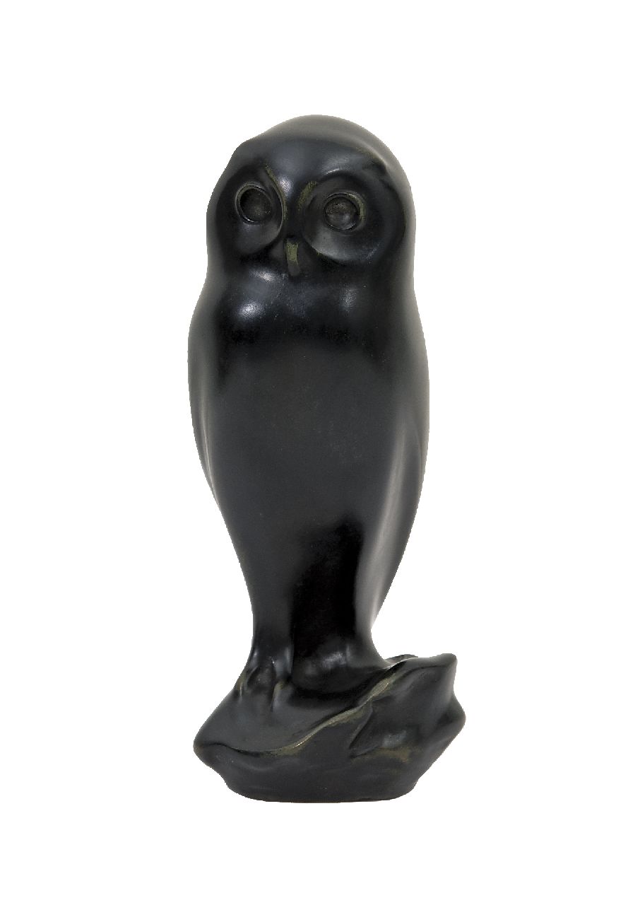 Pompon F.  | François Pompon | Sculptures and objects offered for sale | Owl, bronze with a black patina 18.2 x 8.0 cm, signed with the artist's stamp on the base and conceived in 1927, cast ca. 1960-1961