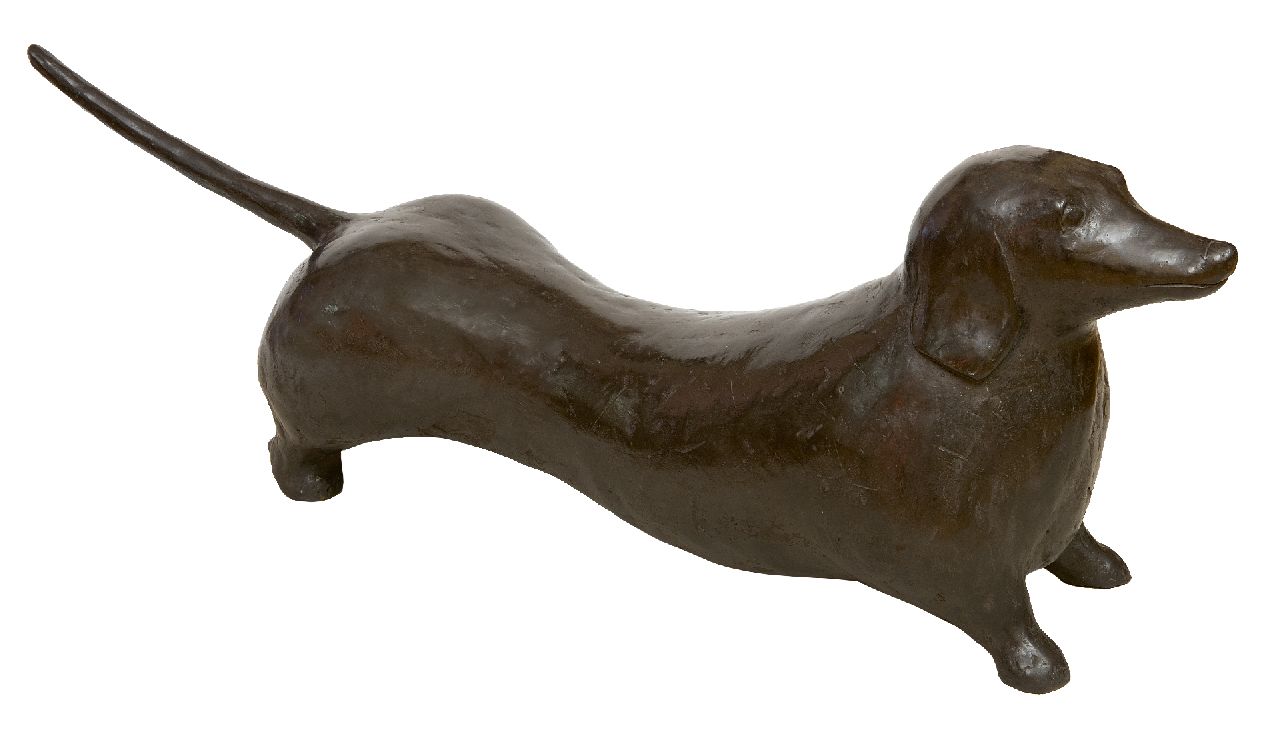 Hemert E. van | Evert van Hemert, Big Does (dachshund), patinated bronze 32.0 x 90.0 cm, signed with monogram on belly and executed 2011