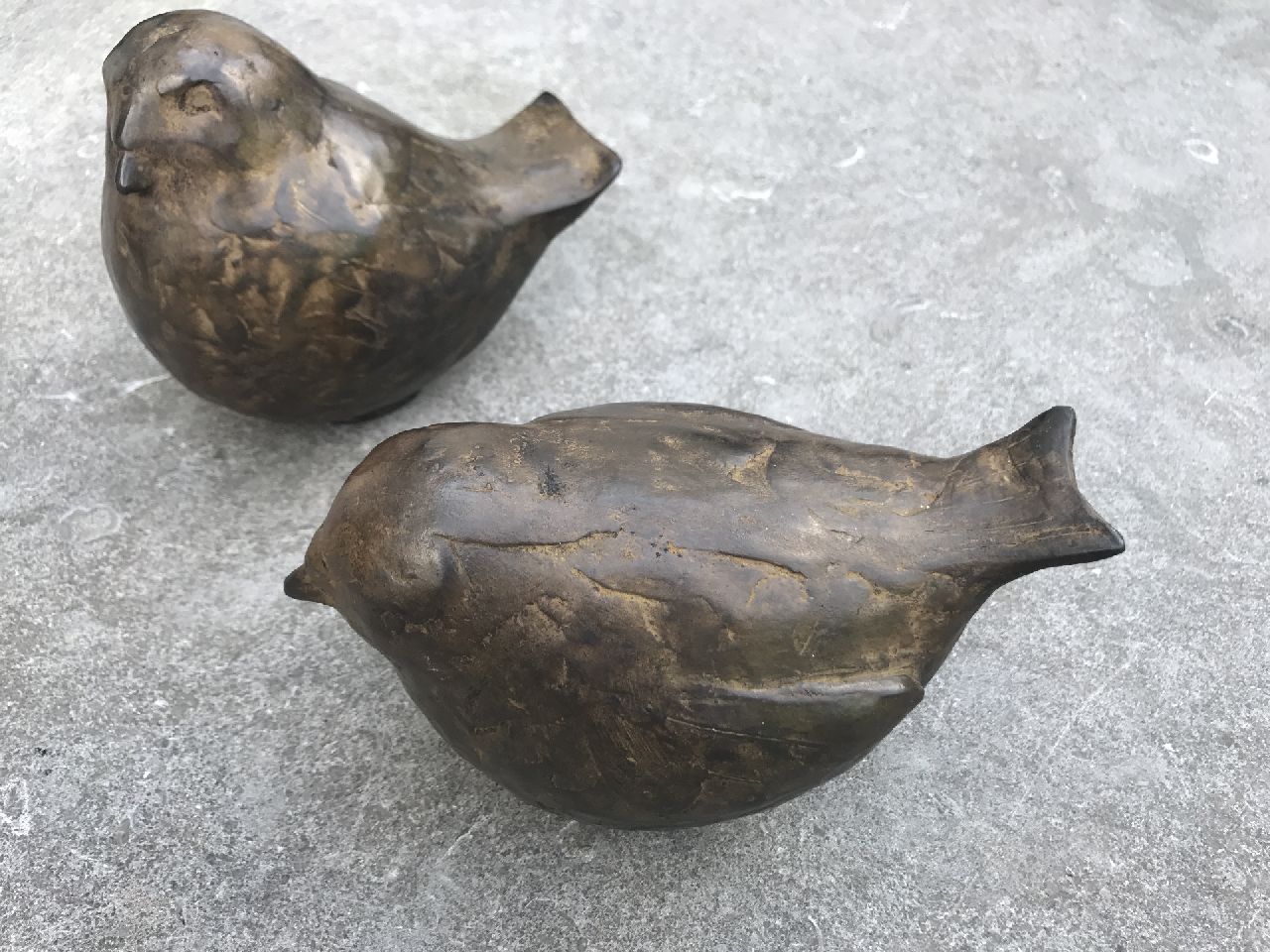 Hemert E. van | Evert van Hemert, Love birds (2), patinated bronze 13.5 x 14.5 cm, signed with monogram under the tail and executed in 2013