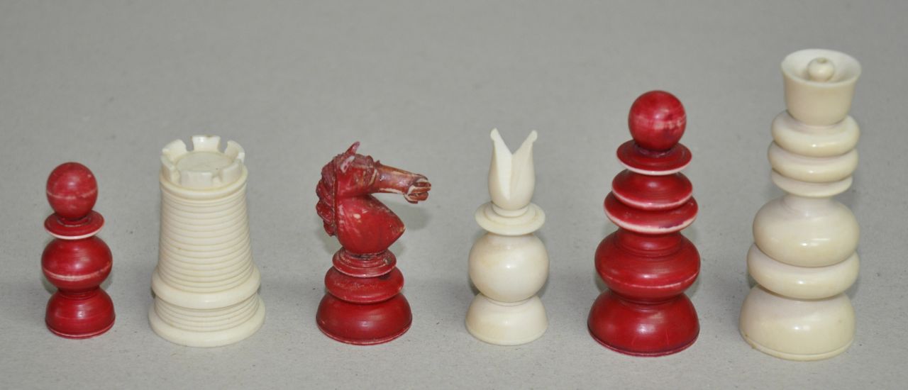 Schaakset   | Schaakset | Sculptures and objects offered for sale | An ivory chess set, ivory 7.8 x 4.7 cm, late 19th century