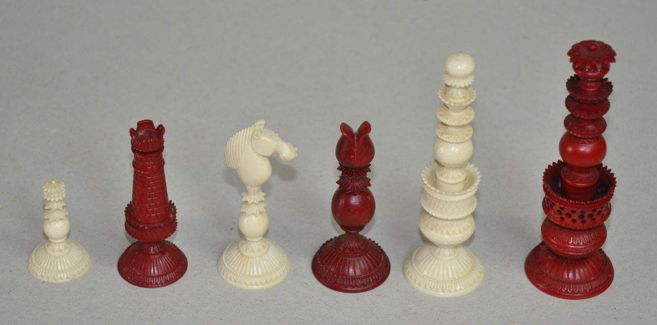 Schaakset   | Schaakset | Sculptures and objects offered for sale | An English ivory chess set, in the Indian style, 19th c., ivory 11.5 cm, executed in the 19th century