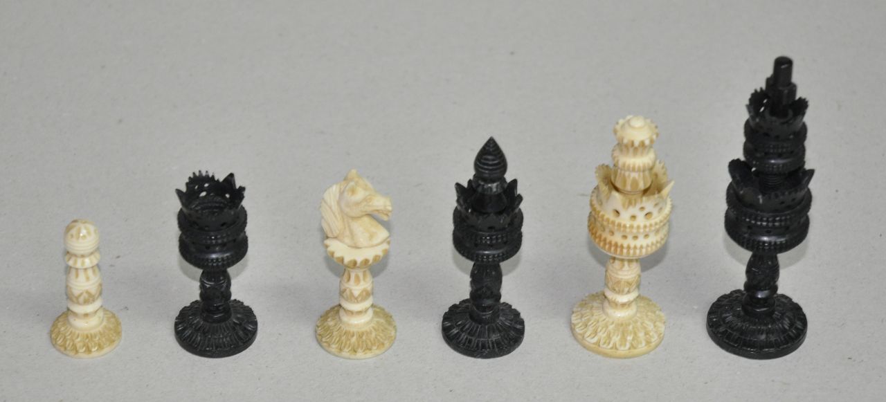 Schaakset   | Schaakset | Sculptures and objects offered for sale | An Ivory Indian chess set, ivory 10.0 x 4.5 cm, executed mid to late 19th century