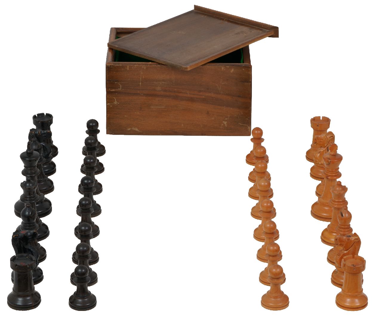 Schaakset, opbergdoos   | Schaakset, opbergdoos | Sculptures and objects offered for sale | A Staunton pattern boxwood and ebonised chess set, in a green baize lined box, wood 9.5 x 4.3 cm, ca. 1930