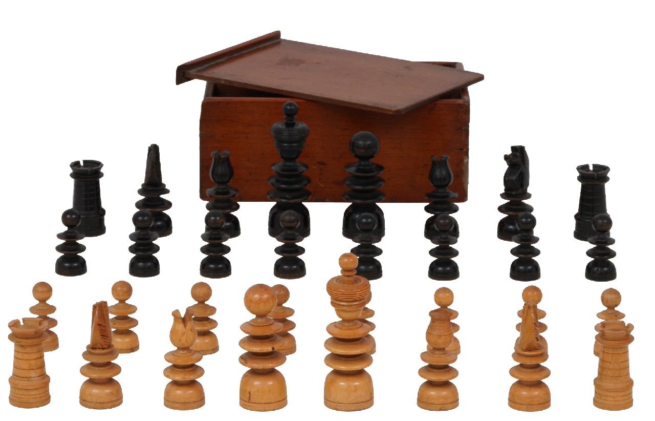Schaakset, opbergdoos   | Schaakset, opbergdoos | Sculptures and objects offered for sale | English St George pattern boxwood and ebonized playing set in mahogany box, palm wood 8.3 x 3.8 cm, executed ca. 1830