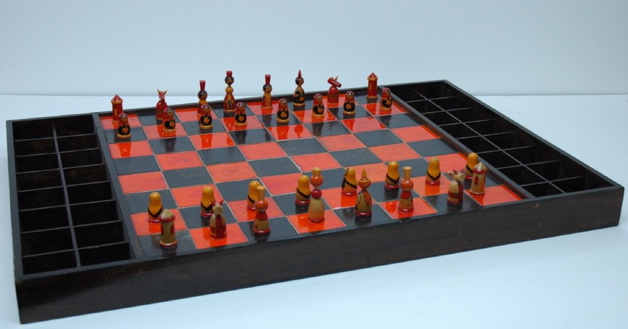 Schaakset, opbergdoos | Schaakset, opbergdoos | Sculptures and objects offered for sale | A Russian painted wood chess set, together with matching board and box, wood 8.5 x 4.5 cm, 20th century Schaakset, opbergdoos | Schaakset, opbergdoos | Sculptures and objects offered for sale | A Russian painted wood chess set, together with matching board and box, wood 8.5 x 4.5 cm, 20th century