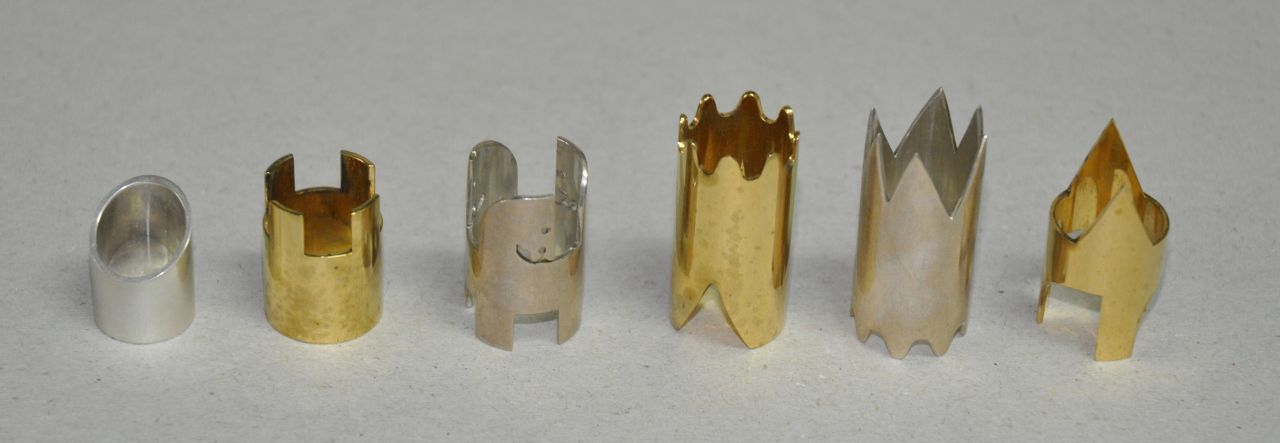 Cy Endfield | An English commemorative silver abstract chess set with folding board, silver, 4.0 x 2.0 cm, signed hallmarked 'Endfield London 1972' and executed in 1972