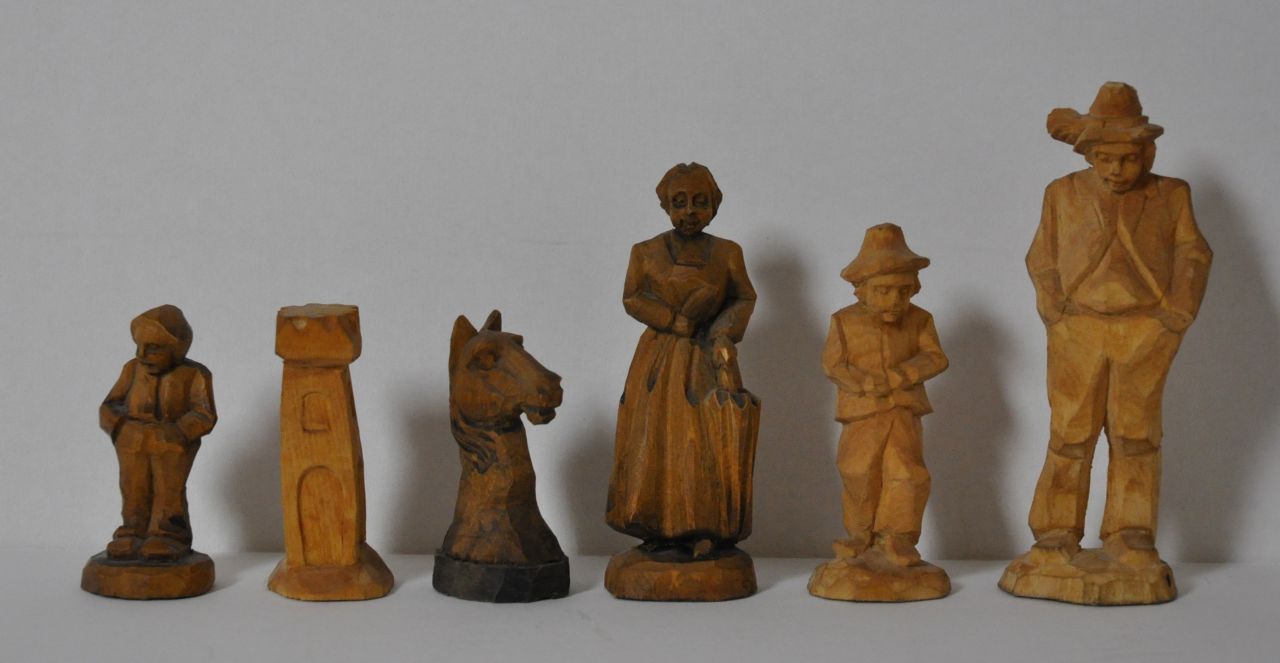 Schaakset | Tyrolean chess set, Southern Germany, wood, 13.0 x 7.0 cm, executed ca. 1930