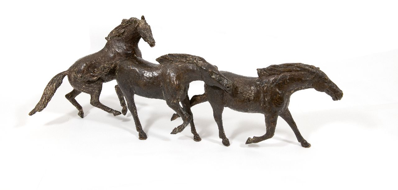 Arentz K.E.H.  | 'Kurt' Emil Hugo Arentz, Three gallopping horses, bronze 33.0 x 82.0 cm, signed on belly of the first horse