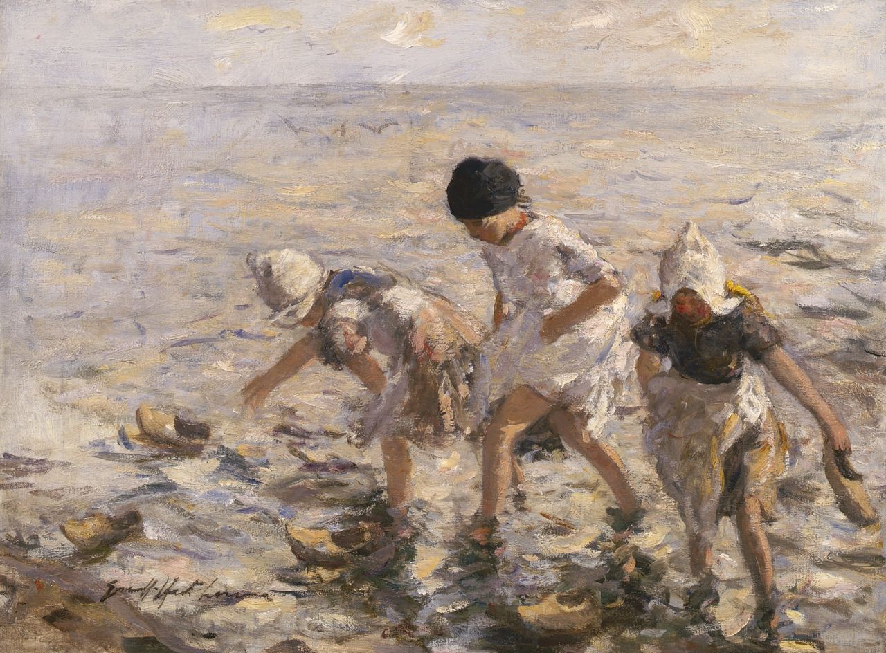 Hutchison R.G.  | Robert Gemmell Hutchison, Children playing in the surf, Volendam, oil on canvas 51.0 x 68.7 cm, signed l.l.