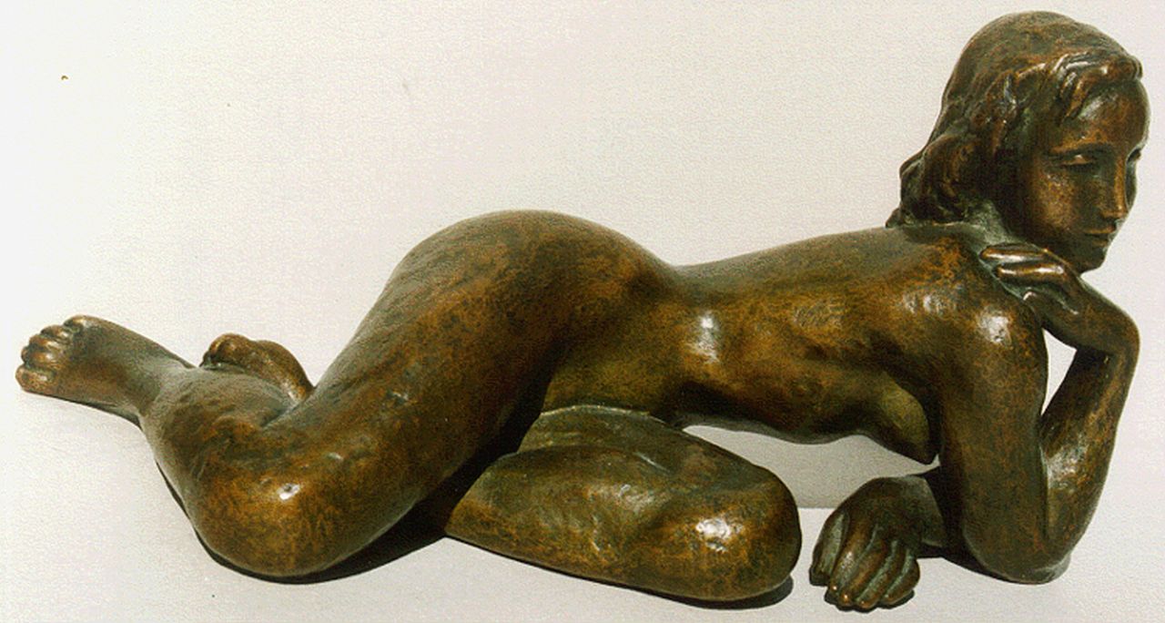 Fehrle J.W.  | Jakob Wilhelm Fehrle, Liggend naakt, bronze, gesigneerd onder and gedateerd '45