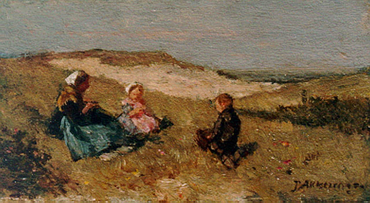Akkeringa J.E.H.  | 'Johannes Evert' Hendrik Akkeringa, Mother and children in the dunes, oil on panel 7.5 x 12.6 cm, signed l.r.