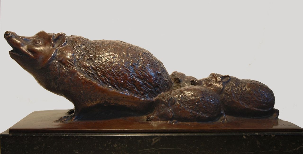 Piltz O.  | Otto Piltz, Een egel-familie, bronze 9.3 x 27.0 cm