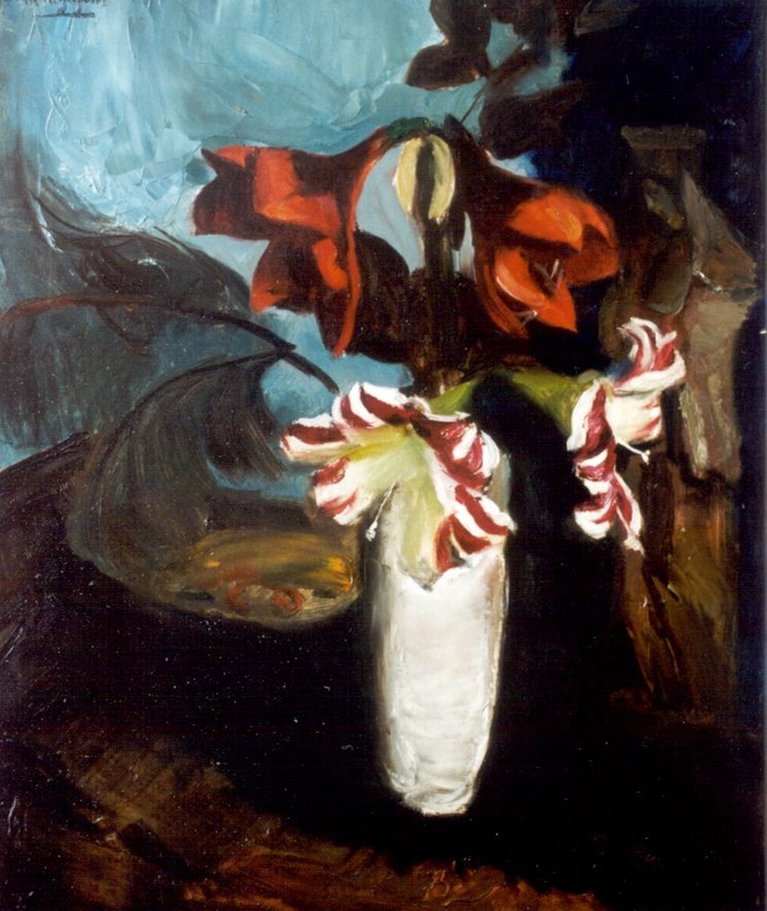 Wijngaerdt P.T. van | Petrus Theodorus 'Piet' van Wijngaerdt, Amaryllis in a white vase, oil on canvas 80.2 x 68.0 cm, signed u.l.