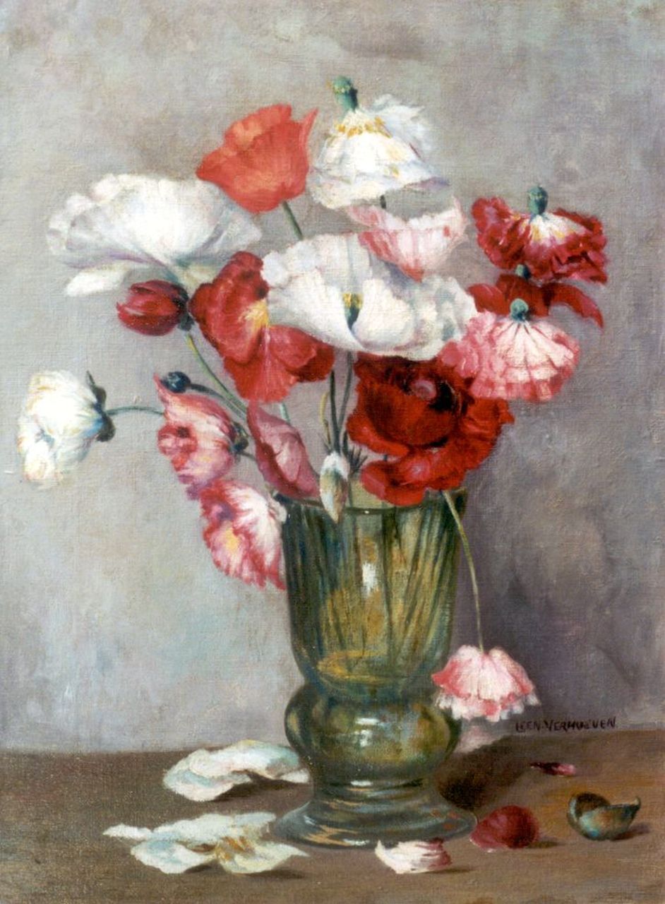 Verhoeven L.A.  | Leendert Adrianus 'Leen' Verhoeven, A still life with poppies in a glass vase, oil on canvas 40.3 x 30.5 cm, signed l.r.