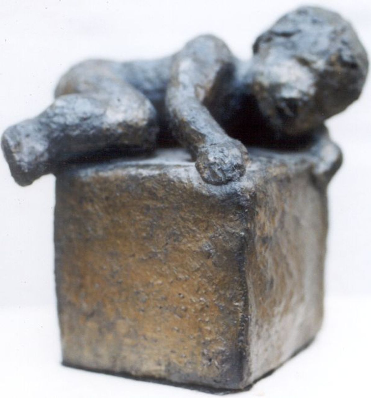Noorda-Maas J.  | Jacoba 'Coby' Noorda-Maas, Baby op kubus, bronze 12.0 cm
