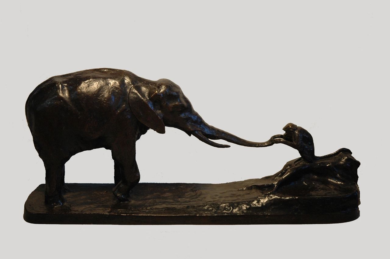 André Augustin Sallé | Olifant met aapje, bronze, 13.7 x 31.0 cm, gesigneerd op basis and te dateren ca. 1920-1930