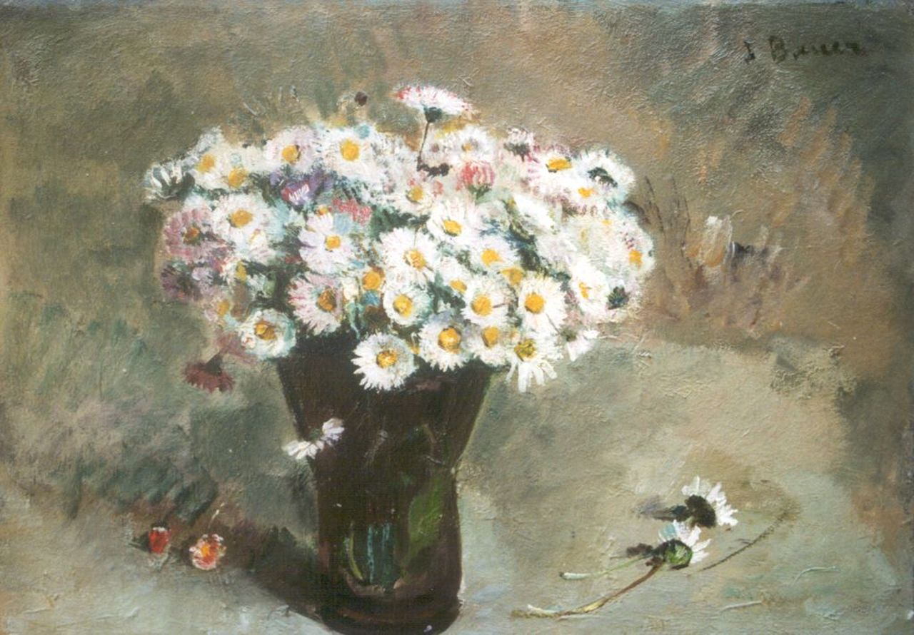 Bauer-Stumpff J.  | Johanna 'Jo' Bauer-Stumpff, Daisies in a glass vase, oil on painter's board 26.9 x 37.4 cm, signed u.r.