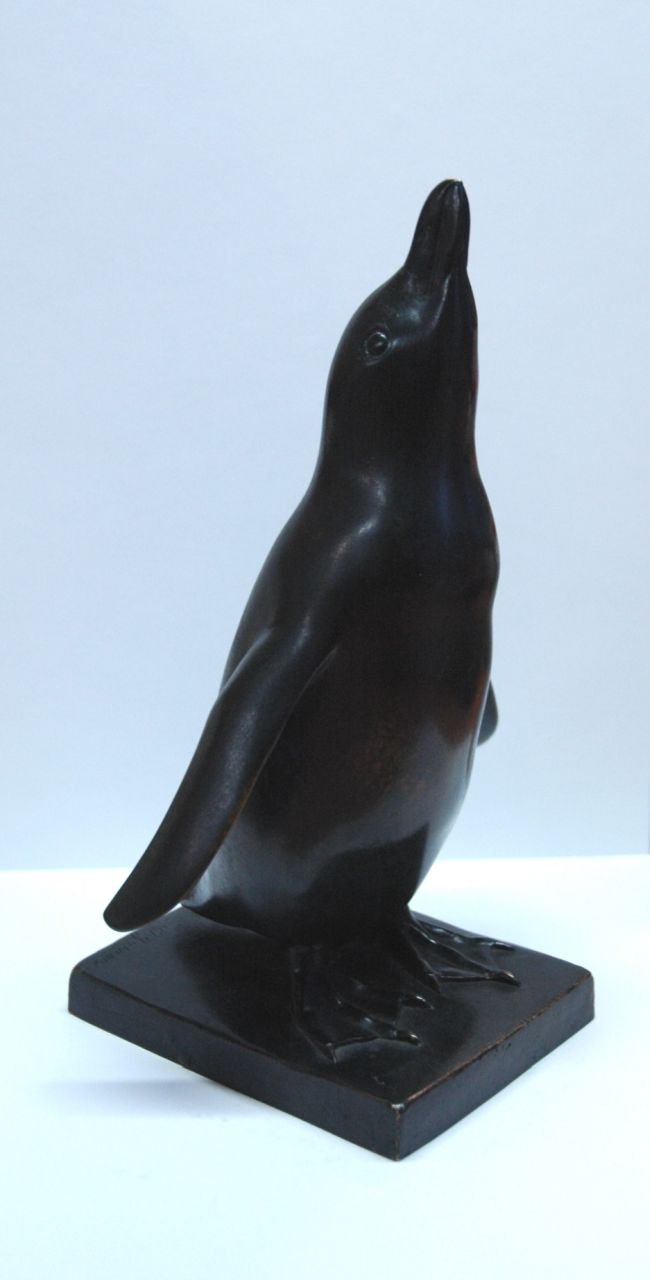 O. Yversen | Penguin, bronze, 21.8 x 16.8 cm, gesigneerd op basis