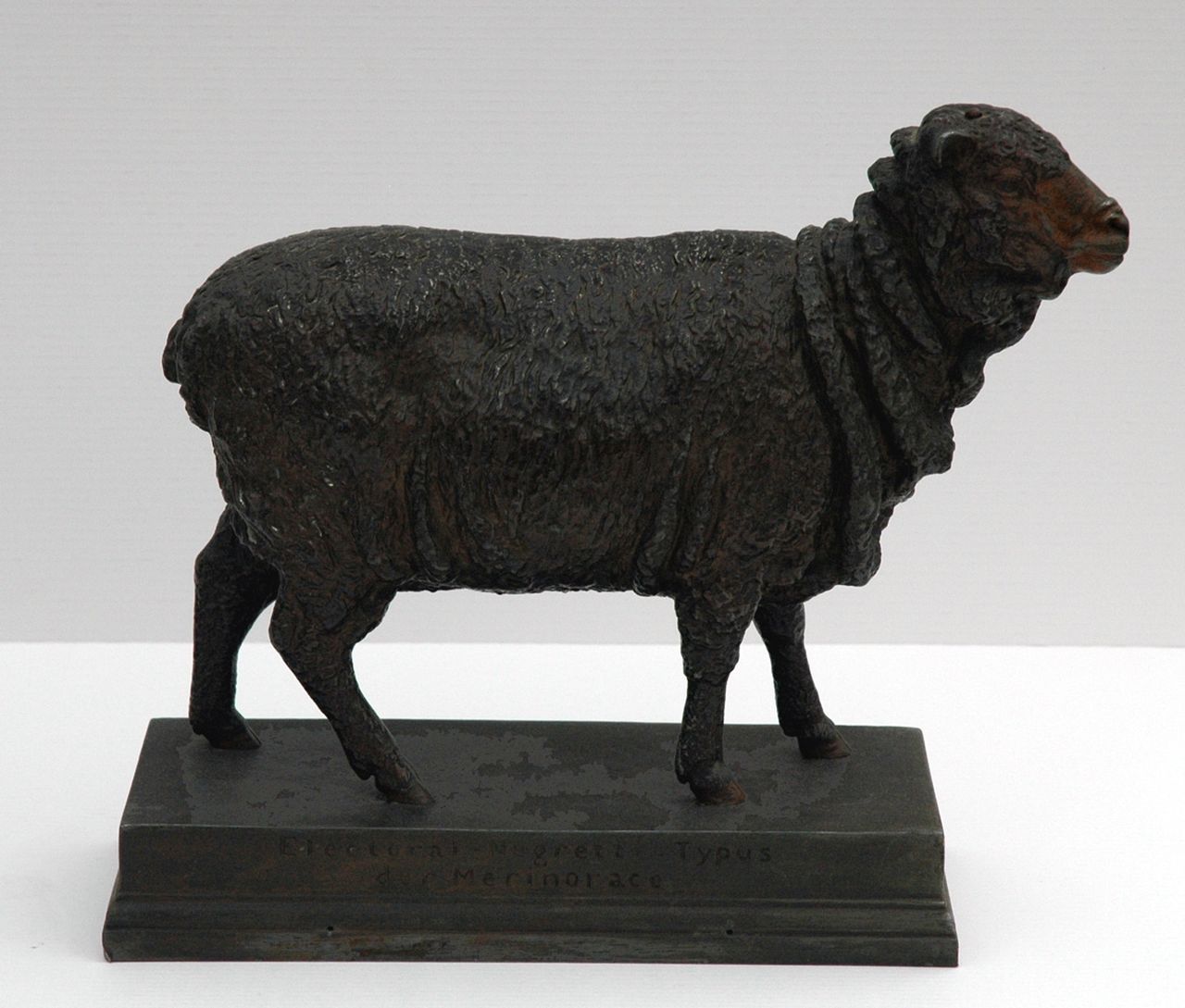 Landsberg M.  | Max Landsberg, Electoral-Negretti Merino-schaap (alleen samen met 9179), bronze 24.8 x 29.3 cm, gesigneerd voorzien van naaminscriptie op basis and Berlin 1882