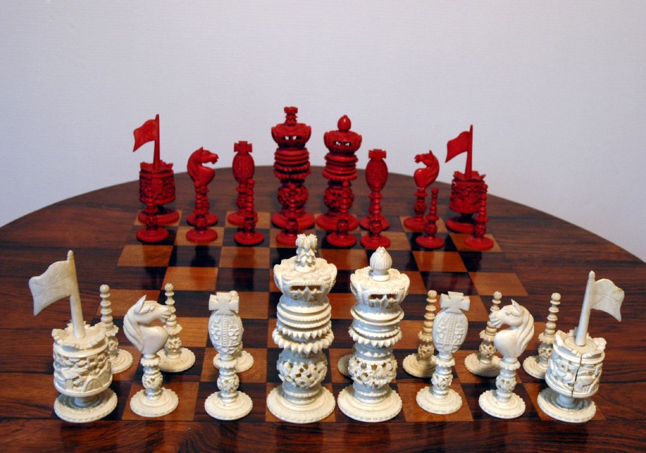 Schaakset   | Schaakset, A 'Burmese' pattern ivory chess set, ivory 10.0 x 5.0 cm, executed circa 1830