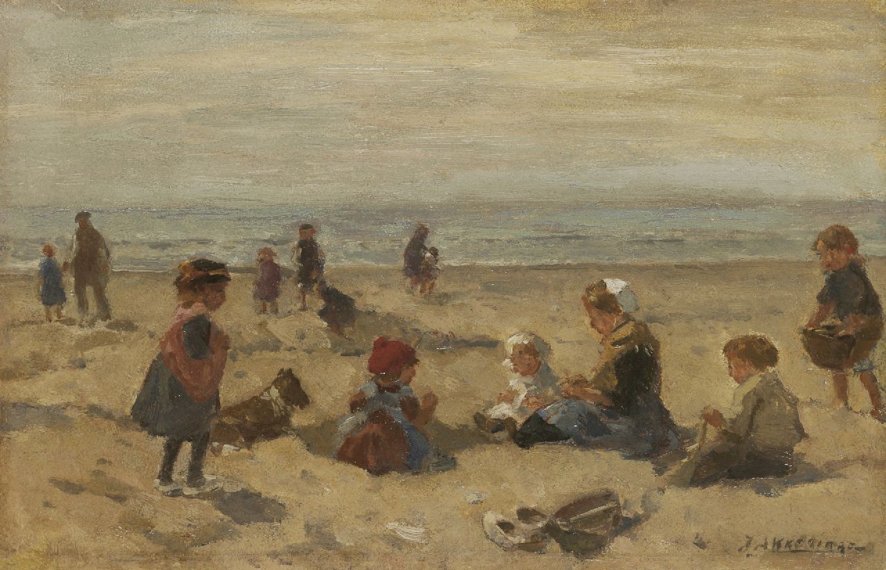 Akkeringa J.E.H.  | 'Johannes Evert' Hendrik Akkeringa, Children playing on the beach, oil on panel 17.2 x 27.1 cm, signed l.r.