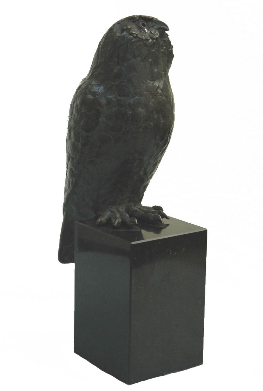 Donker R.J.F.  | Robbert Jan F. Donker, Owl, bronze 22.0 x 10.2 cm, signed with monogram