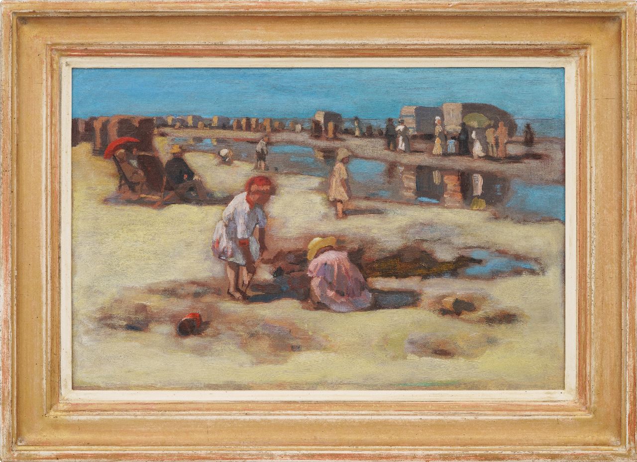 Maarel M. van der | Marinus van der Maarel, Children playing on the beach at low tide, oil on canvas 29.5 x 44.3 cm