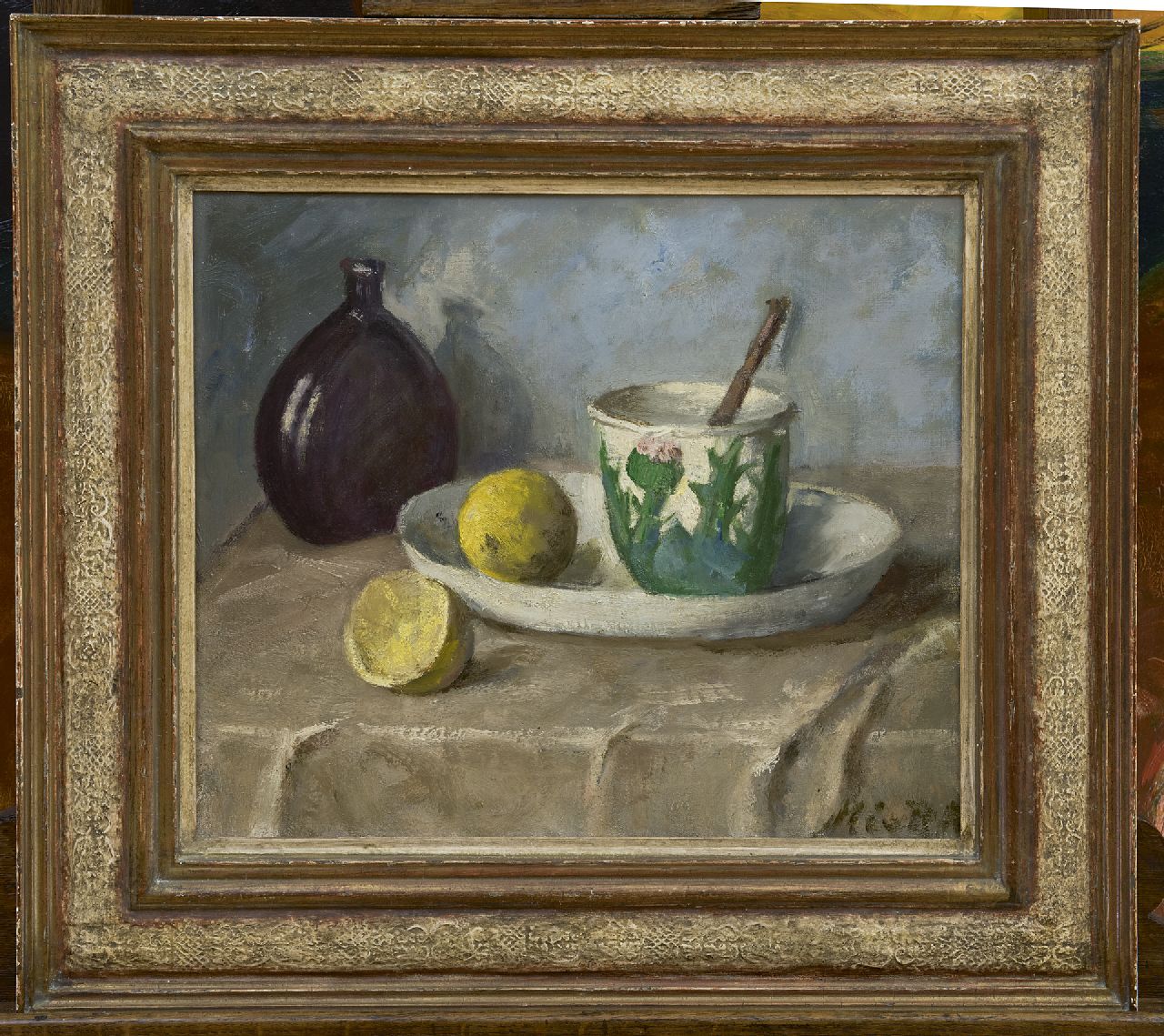 Regteren Altena M.E. van | 'Marie' Engelina van Regteren Altena, A still life with a dish, a cyp and lemons, oil on canvas 34.0 x 40.3 cm, signed l.r.