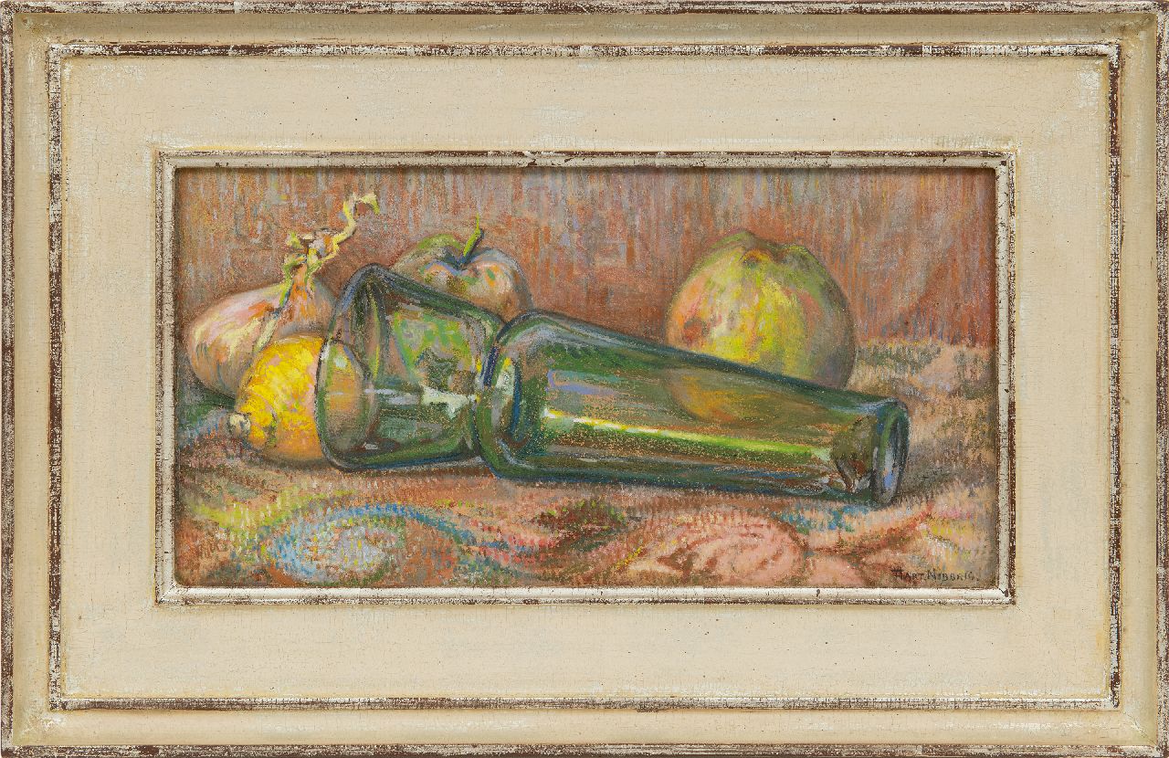 Hart Nibbrig F.  | Ferdinand Hart Nibbrig, A still life with a green glass vase and apples, pastel on paper 18.2 x 35.1 cm, signed l.r.