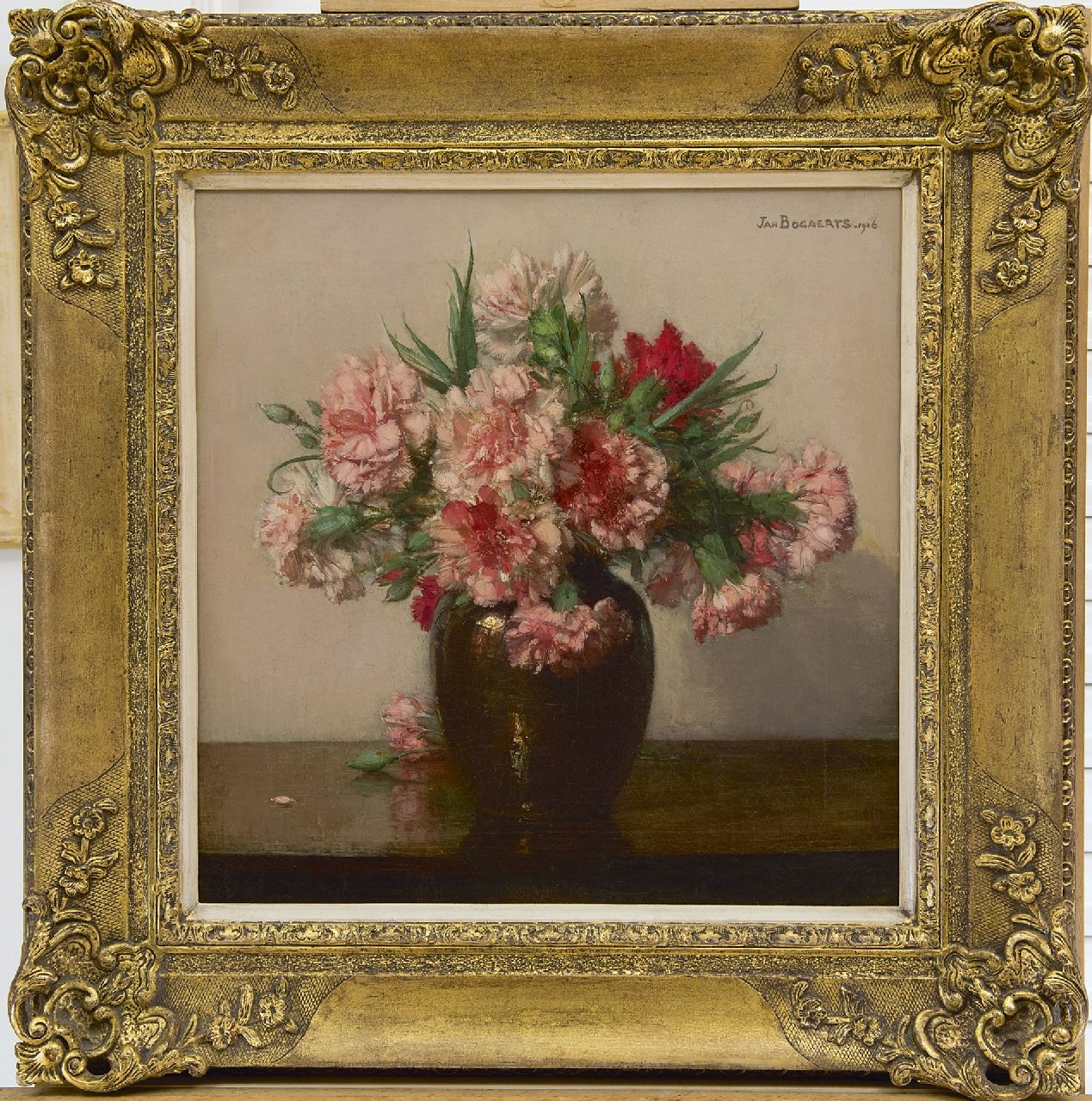 Bogaerts J.J.M.  | Johannes Jacobus Maria 'Jan' Bogaerts, Pink carnations, oil on canvas 39.6 x 38.5 cm, signed u.r. and dated 1916