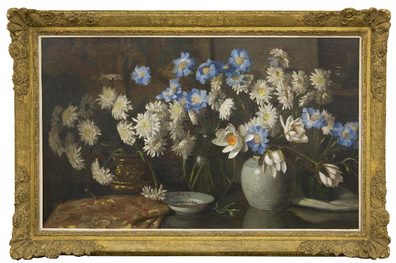 Fleur J.W.  | Johan Willem 'Willy' Fleur, Flower still life with daisies, scabiosa and water lilies, oil on canvas 60.6 x 100.6 cm, signed u.r.