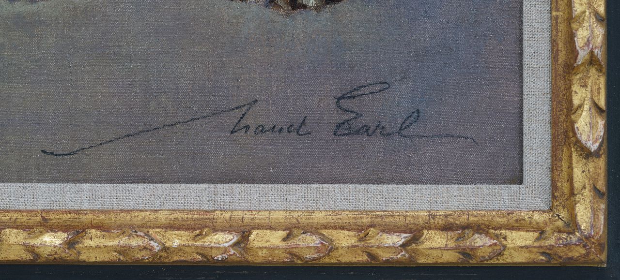 Maud Earl signatures Bulldog buddies